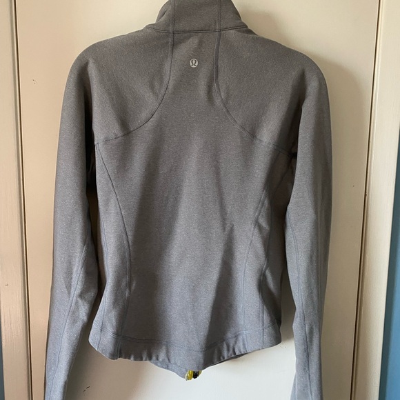 Lululemon define jacket light grey size 6, gently worn - Picture 2 of 5